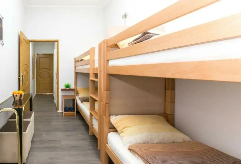 اتاق استاندارد چهار تخته, Kingdom Rooms Visoko