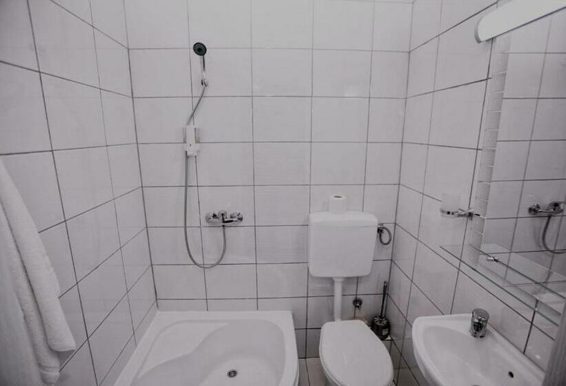 اتاق خانوادگی, Kingdom Rooms Visoko