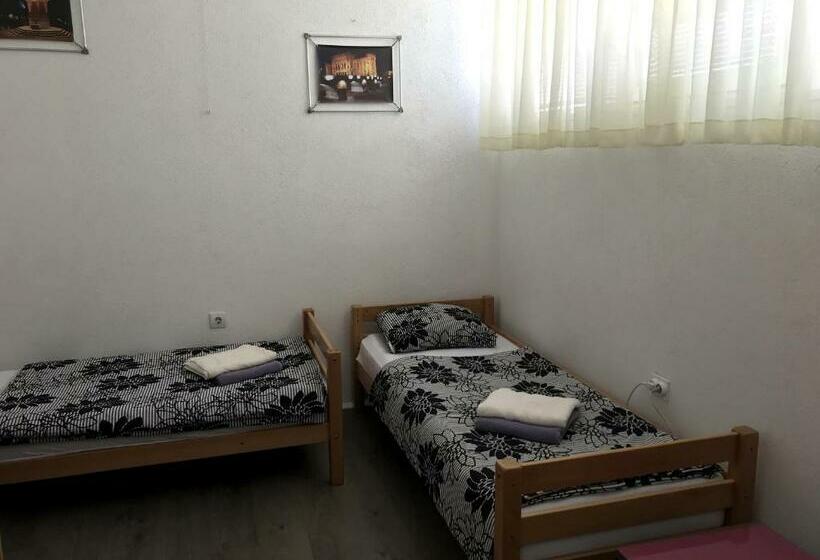 اتاق استاندارد, Kingdom Rooms Visoko