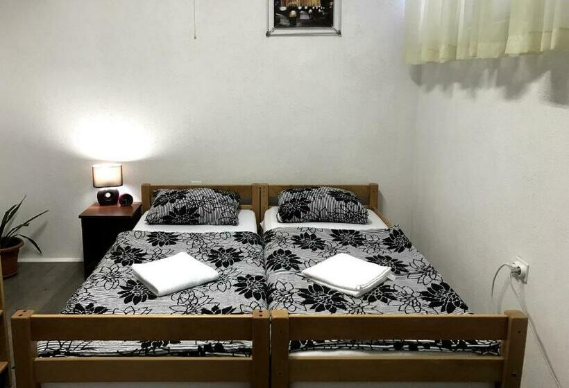 اتاق استاندارد, Kingdom Rooms Visoko