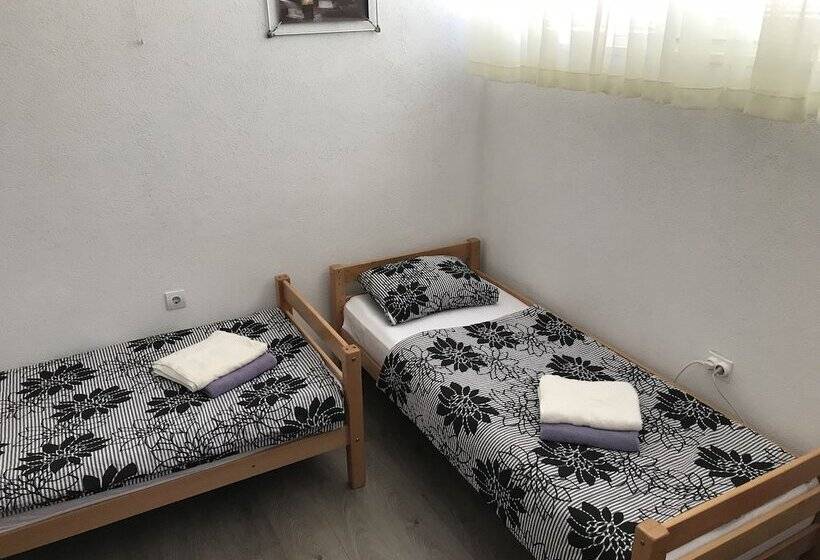 اتاق استاندارد چهار تخته, Kingdom Rooms Visoko