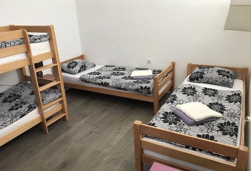 اتاق استاندارد چهار تخته, Kingdom Rooms Visoko