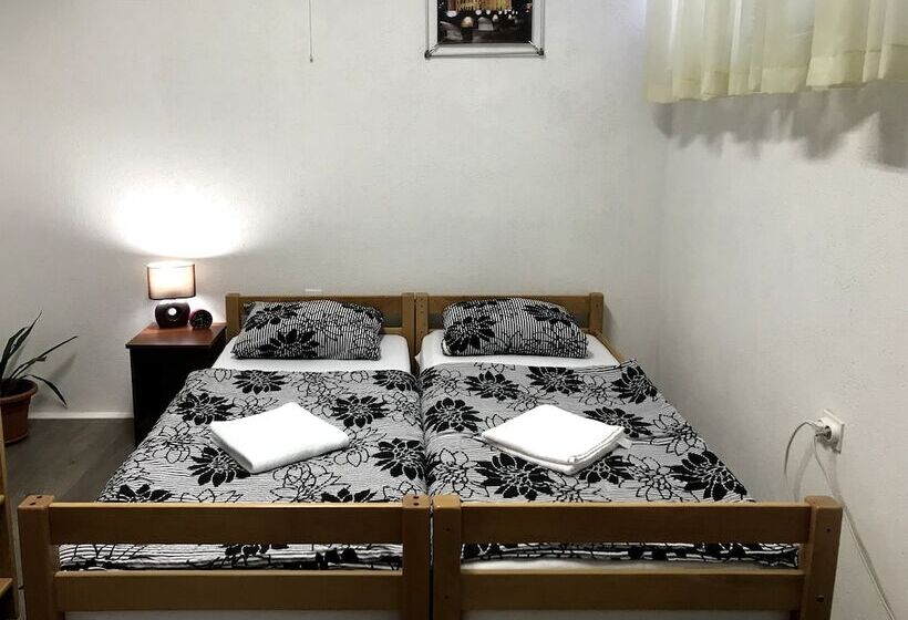 اتاق استاندارد چهار تخته, Kingdom Rooms Visoko