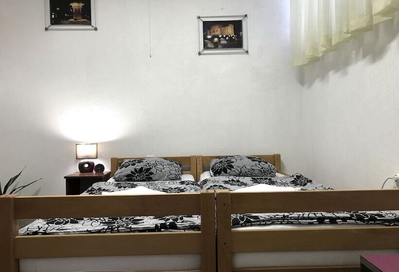 اتاق استاندارد چهار تخته, Kingdom Rooms Visoko