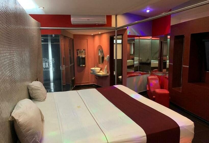 디럭스 스튜디오, Dluxe Auto Hotel Adults Only