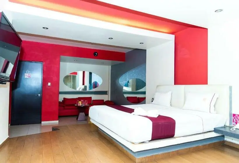 استودیوی لوکس, Dluxe Auto Hotel Adults Only