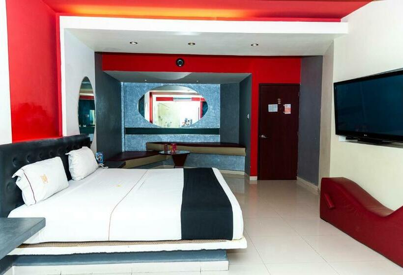 디럭스 스튜디오, Dluxe Auto Hotel Adults Only