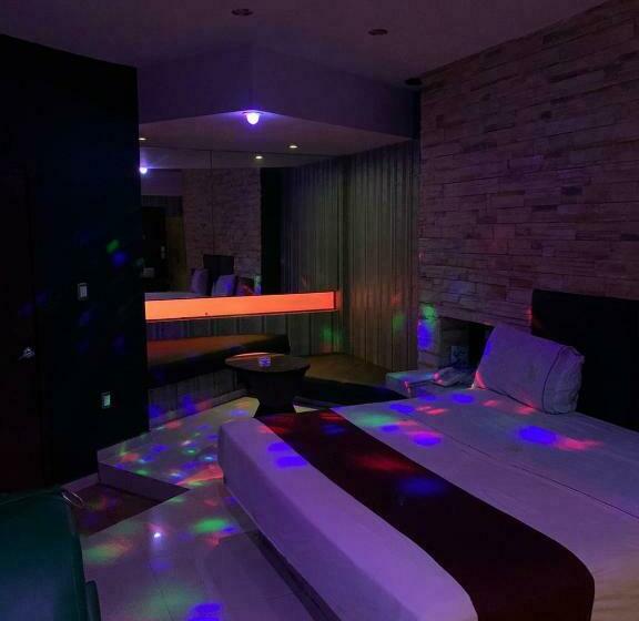 스탠다드 스튜디오, Dluxe Auto Hotel Adults Only