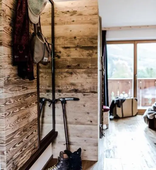 استودیوی استاندارد, Garni Residence Soraiser