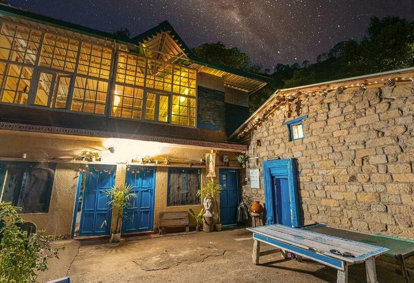 マウンテンビュースタンダードルーム, Vista Hostel Jeolikote, Nainital