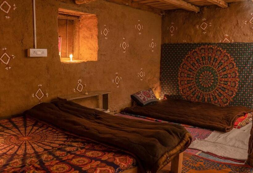 共用房间的床, Vista Hostel Jeolikote, Nainital