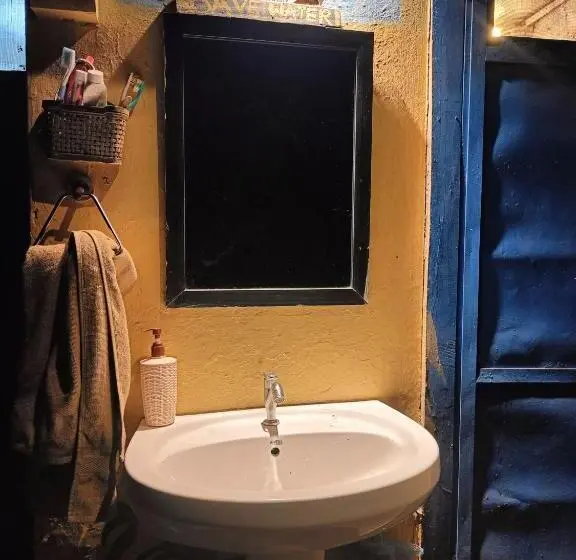 ルームシェアのワンベッド, Vista Hostel Jeolikote, Nainital