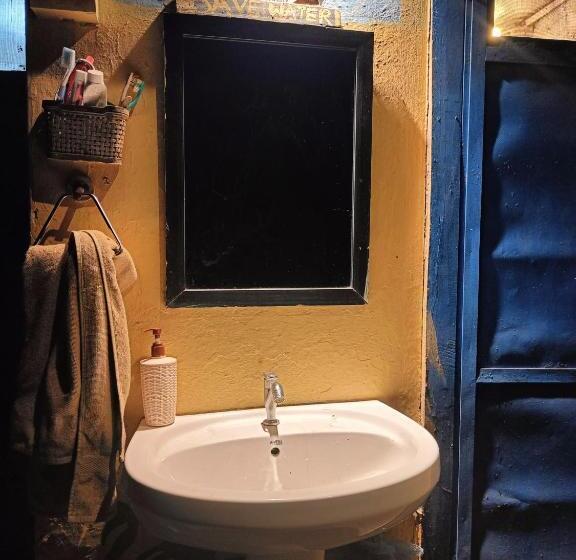 家庭间, Vista Hostel Jeolikote, Nainital