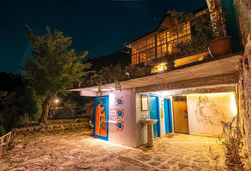 スタンダードルーム, Vista Hostel Jeolikote, Nainital