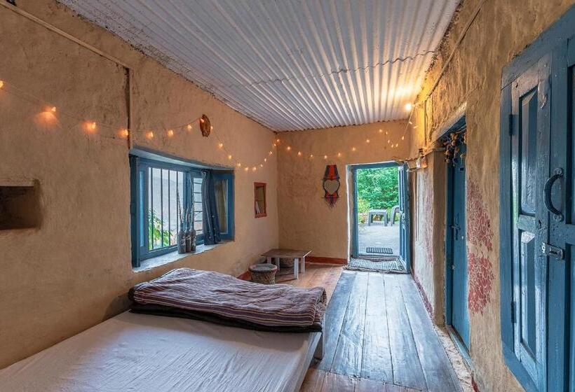 スタンダードルーム, Vista Hostel Jeolikote, Nainital