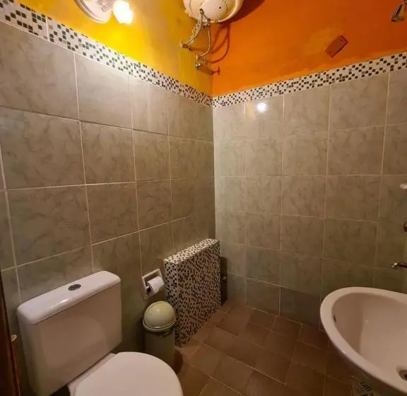 اتاق استاندارد سه نفره, Casa De La Y   B&b