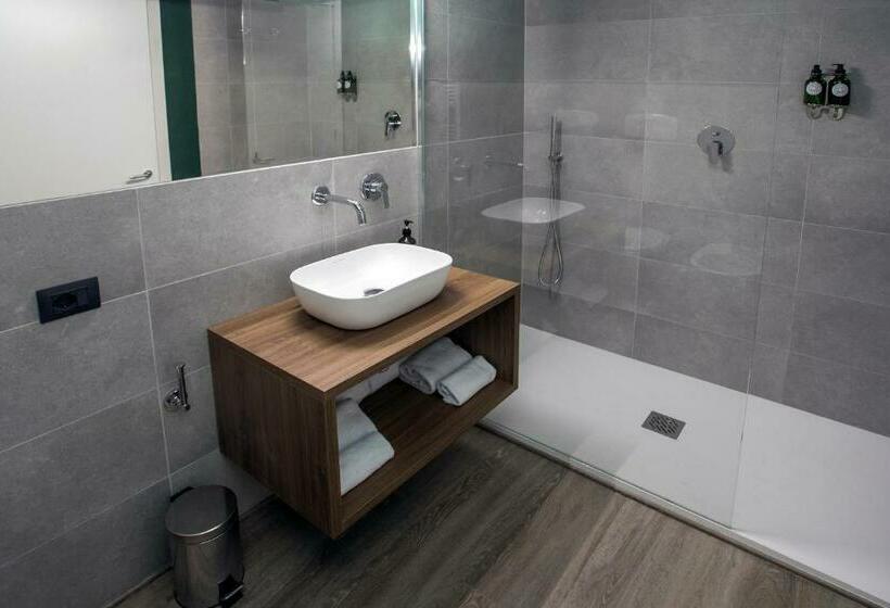 이그제큐티브 트리플, Moody Smart & Comfy