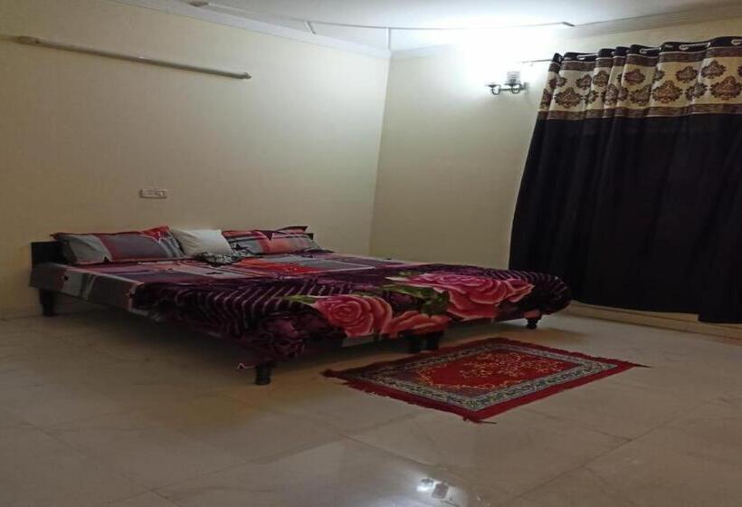 Трехместный Номер Классика, Spot On 83214 Raj Guest House