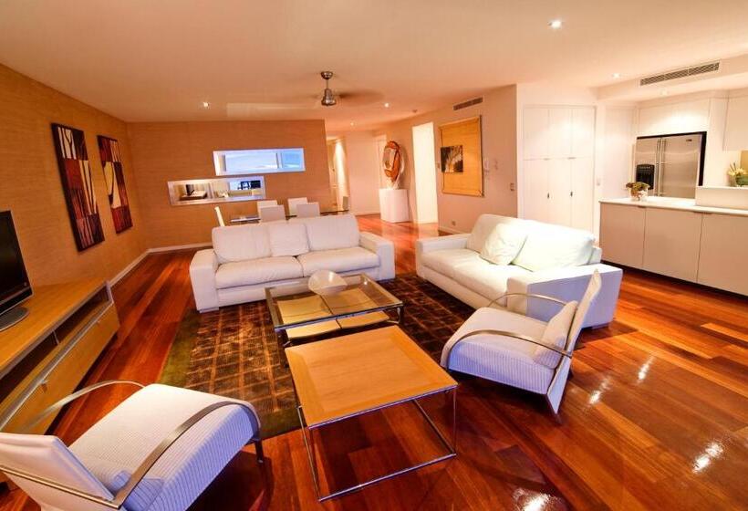 דירת שלושה חדרים, The Beach Cabarita