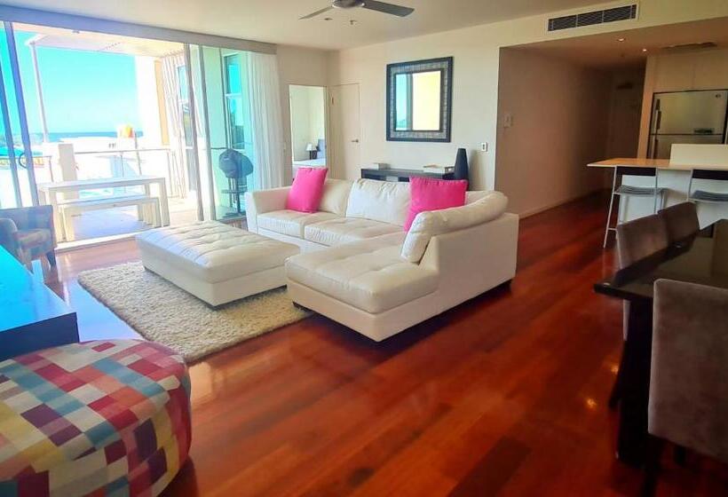 2 Bedroom Apartment with Views, The Beach Cabarita