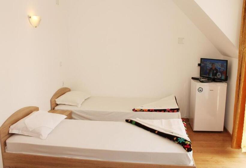 标准间带阳台, Aia Kavatsi