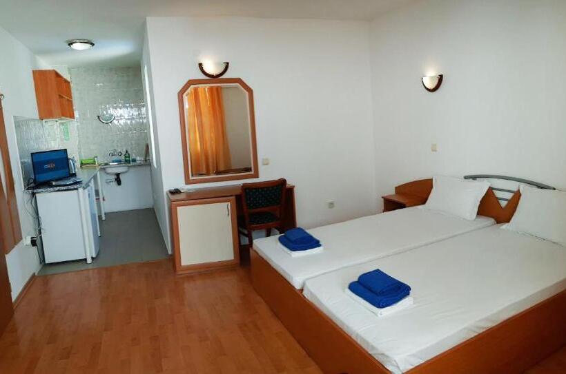 标准工作室带阳台, Aia Kavatsi