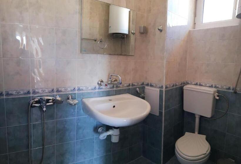 标准间带阳台, Aia Kavatsi