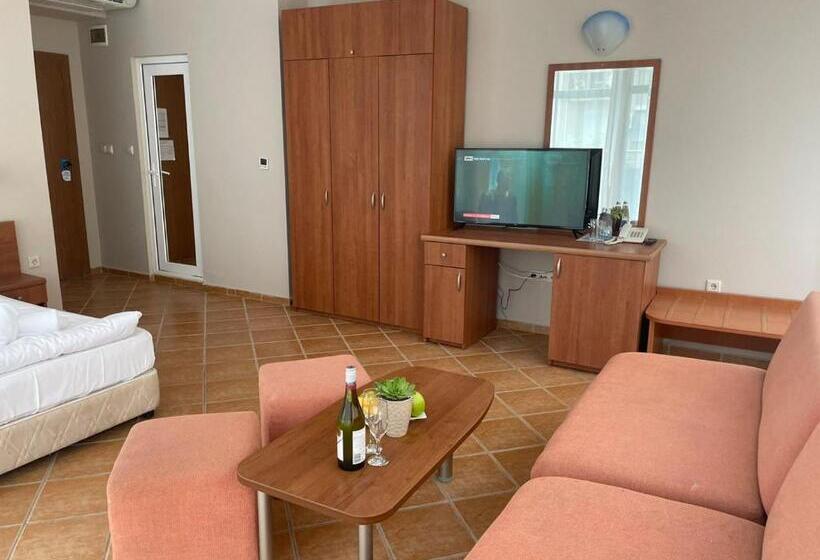 Четырехместный Номер Стандарт с Балконом, Eco Palace
