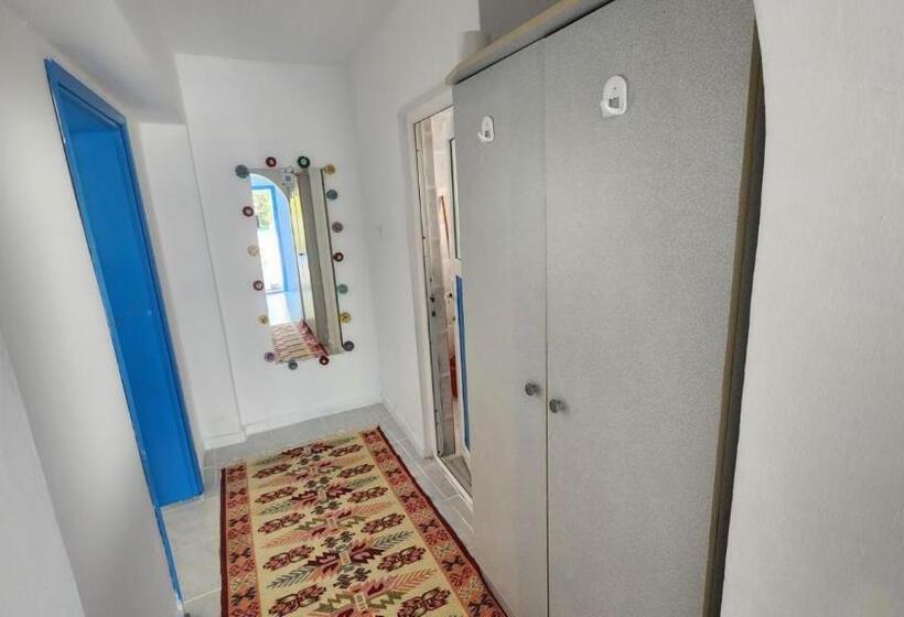 דירת חדר בקומת קרקע, Ornek Motel