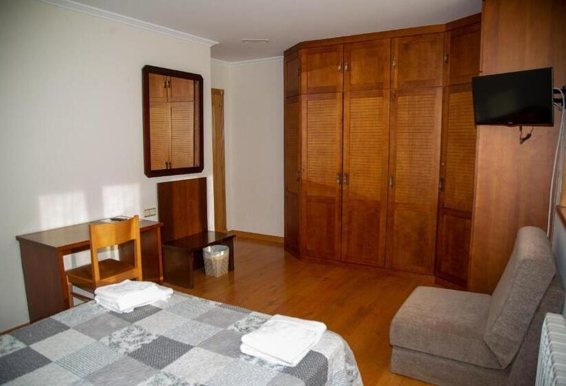 اتاق استاندارد با سرویس بهداشتی مشترک, A Lúa Do Camiño