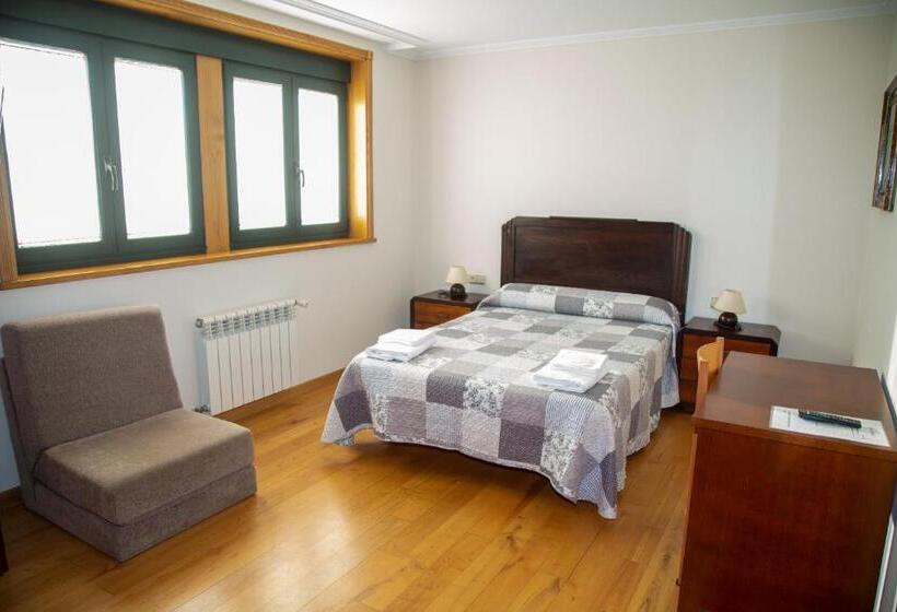 اتاق استاندارد با سرویس بهداشتی مشترک, A Lúa Do Camiño