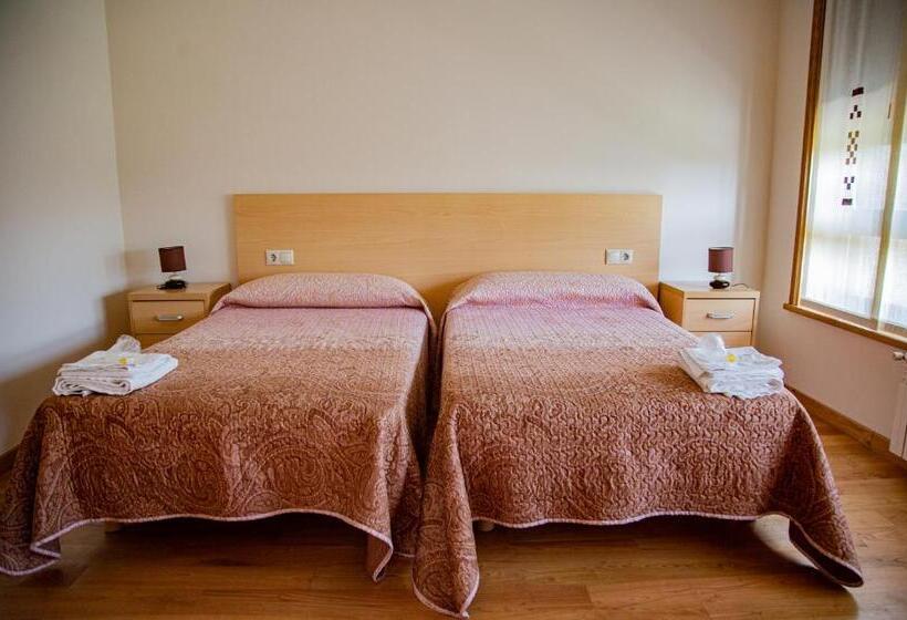 اتاق استاندارد با سرویس بهداشتی مشترک, A Lúa Do Camiño