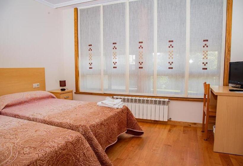 اتاق استاندارد با سرویس بهداشتی مشترک, A Lúa Do Camiño