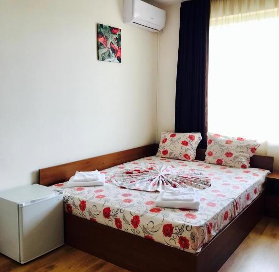 غرفة قياسية داخلية, Guest House Natali