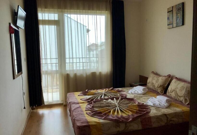 غرفة قياسية مع حمام خارجي, Guest House Natali