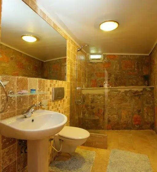 استودیوی استاندارد, Villa Vali