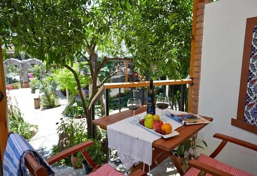 آپارتمان 1 خوابه با بالکن, Villa Vali