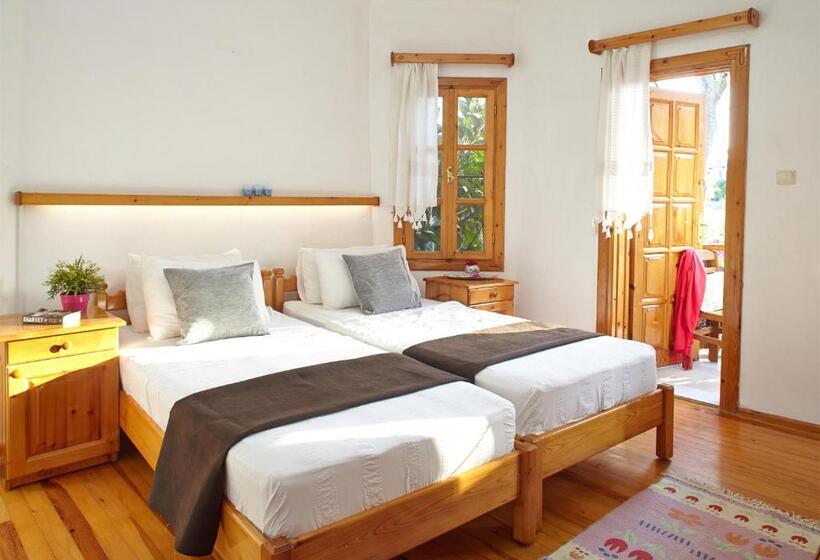 غرفة قياسية رباعية مطلة على الحديقة, Villa Vali