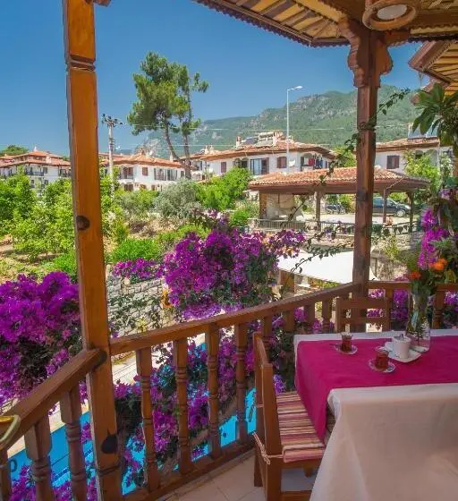 اتاق استاندارد چهارنفره با چشمانداز باغ, Villa Vali