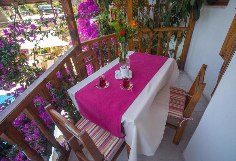 غرفة عائلية مطلّة علي الجبل, Villa Vali