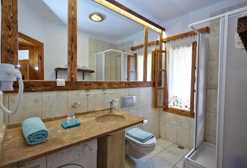 اتاق استاندارد چهار تخته, Villa Vali