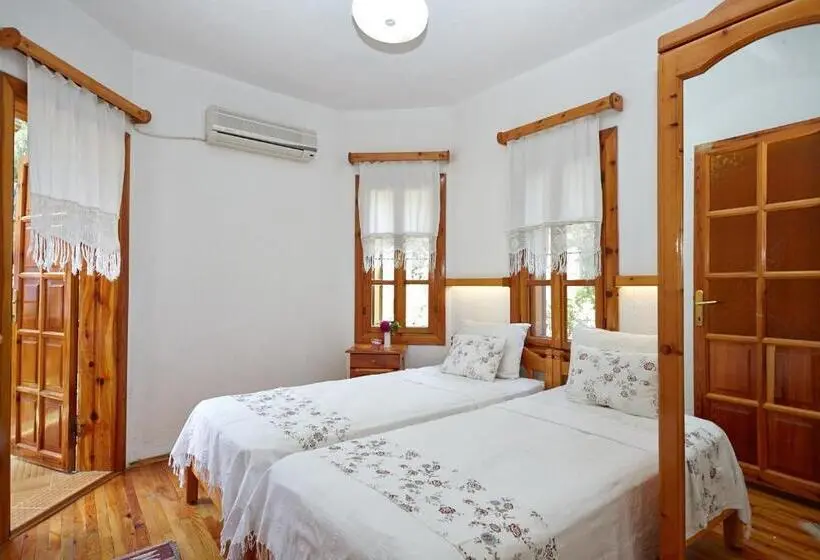 اتاق استاندارد چهار تخته, Villa Vali