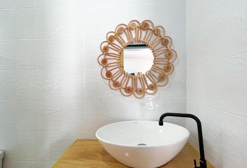 חדר דלוקס, Aiem Sa Ard At Kohlarn