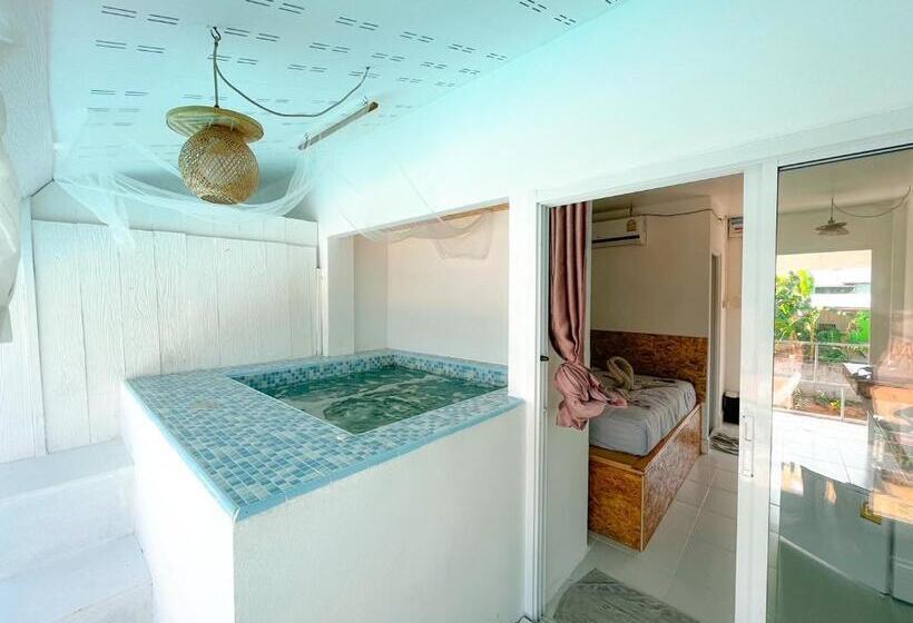 バルコニー付きスタンダードルーム, Aiem Sa Ard At Kohlarn