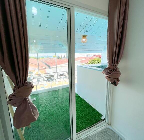 バルコニー付きスタンダードルーム, Aiem Sa Ard At Kohlarn