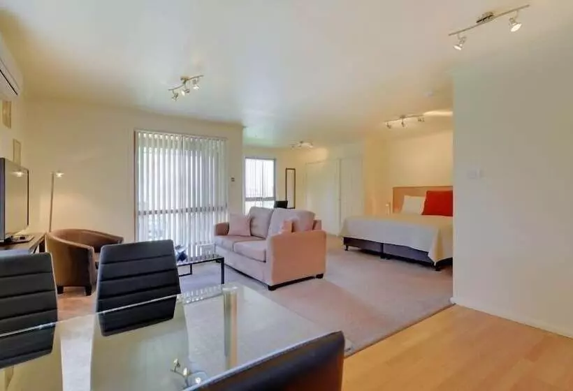 スタンダードスタジオ, Aloft Boutique Accommodation