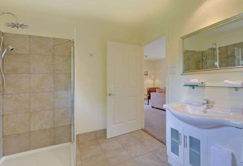 スタンダードスタジオ, Aloft Boutique Accommodation