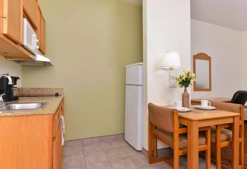 デラックススタジオ, Americas Best Value Inn & Suites Winnie