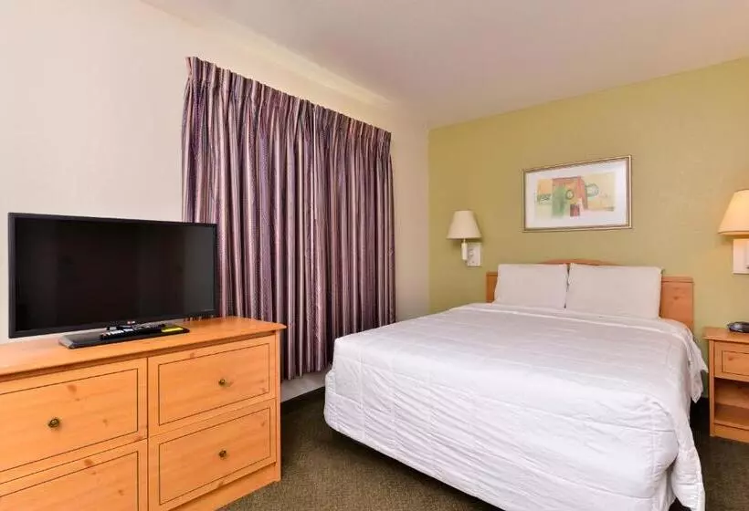 スタンダードスタジオ, Americas Best Value Inn & Suites Winnie
