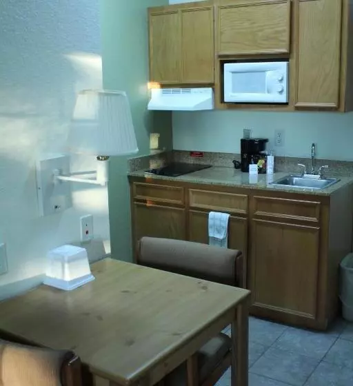スタンダードスタジオ, Americas Best Value Inn & Suites Winnie